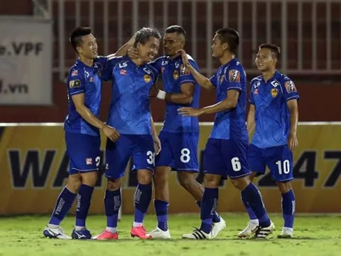 Giữa tâm dịch, CLB Quảng Nam vẫn tập luyện chờ V-League trở lại