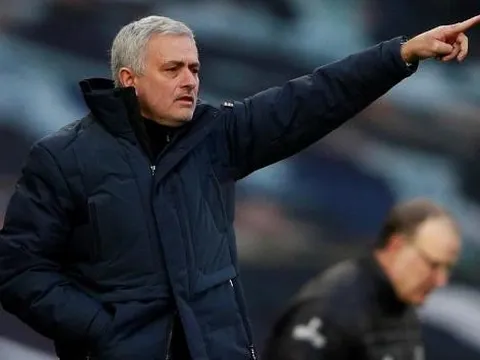 Glenn Hoddle chỉ ra cầu thủ như Bruno Fernandes để Mourinho chiêu mộ