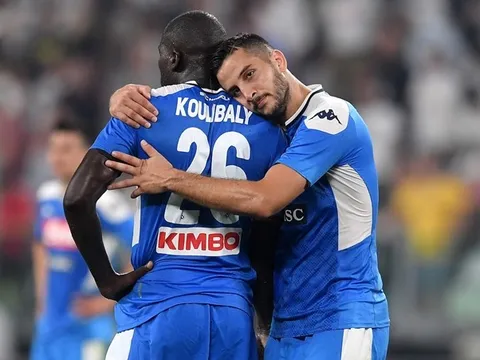 Góc Napoli: Hàng phòng ngự và cơn đau đầu của Ancelotti