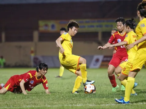 Thêm một trọng tài cứu sống cầu thủ nữ suýt cắn lưỡi