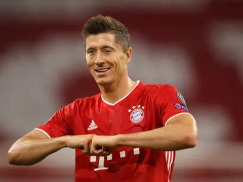 Hạ sát Chelsea, Lewandowski sánh ngang 2 cựu sao Man Utd ở một kỷ lục