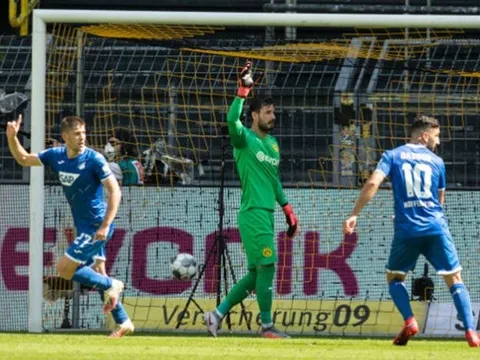 Haaland tàng hình, Dortmund quy hàng trước "cú poker" siêu hạng của đối thủ