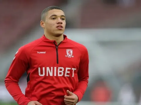 Hai ông lớn thành London dắt tay nhau để mất "ngọc quý" 17 tuổi?