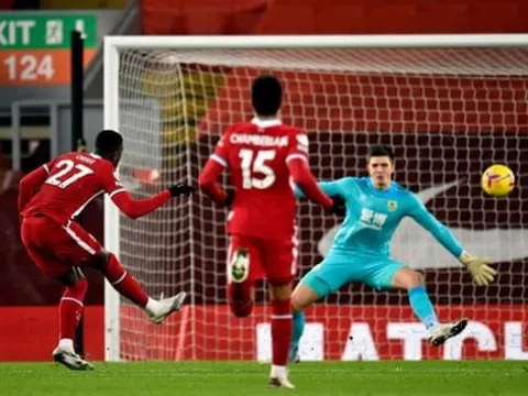 Hàng công tù túng, Liverpool thua sốc trước Burnley ngay tại Anfield