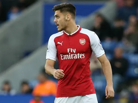 Hàng thủ sa sút, Arsenal vẫn chấp nhận để "đá tảng 1m92" ra đi