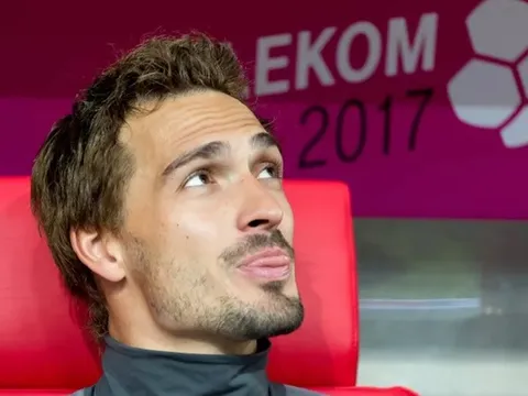 Hàng thủ thảm hại, Low vẫn nói cứng về tương lai của một công thần