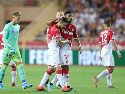 Hành động thiếu suy nghĩ, cựu sao Chelsea khiến đội nhà thảm bại ngày ra quân