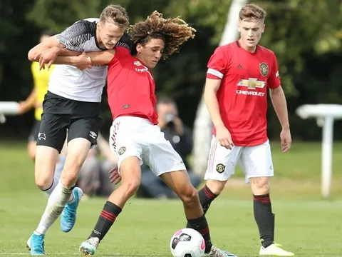 'Thần đồng' ra mắt, U18 Man Utd thảm bại với tỉ số khó tin