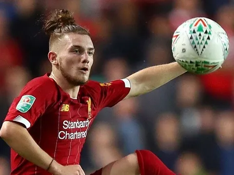 Harvey Elliott và "kỉ lục gia" trẻ tuổi của Liverpool