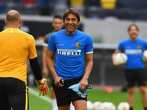 Hậu ồn ào ở Inter, Conte thi triển kỹ thuật khiến Lukaku trầm trồ