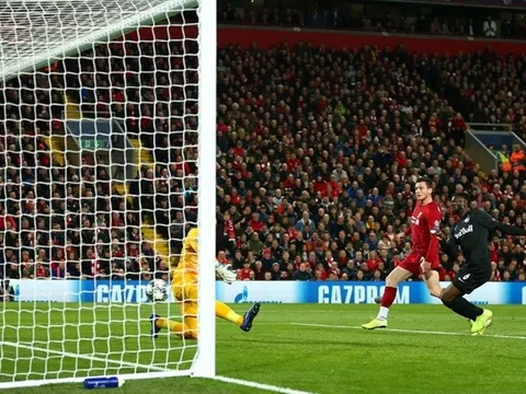'Hậu vệ trái Liverpool chạy để làm gì?'