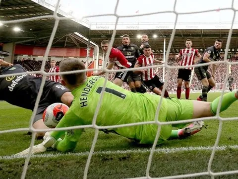 "Người nhện lưu lạc" trổ tài "tay nhanh hơn não", ngày tàn của De Gea tại Man Utd đã gần kề