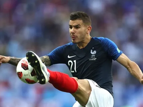 Hernandez và Pavard chỉ làm Bayern Munich thêm đau đầu