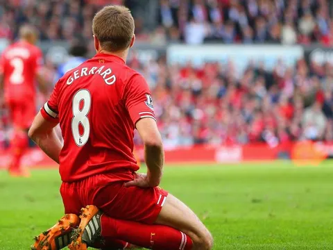 CĐV Man City hát bài về Gerrard trong trận tri ân Kompany