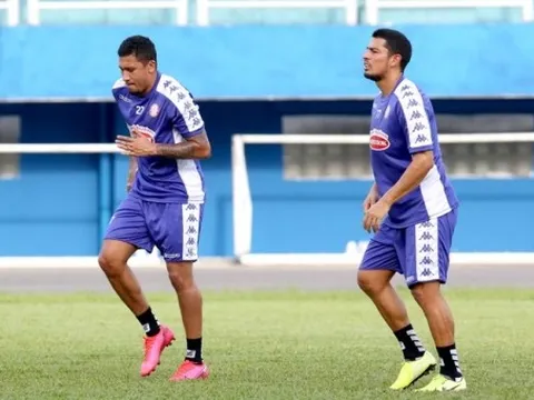 HLV Chung Hae-soung thận trọng nói về cặp song sát "triệu đô" người Costa Rica