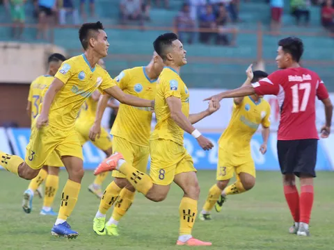 HLV Khánh Hòa lên tiếng về tin đồn bị nhà tài trợ “bỏ rơi”