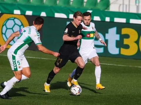 HLV Koeman đã đúng về De Jong