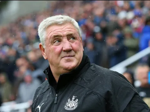 HLV Newcastle: “Cậu ấy nên rời M.U để được thi đấu nhiều hơn”