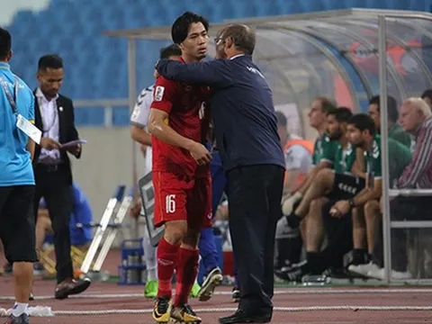 HLV Park Hang Seo: Đừng để Công Phượng cô đơn