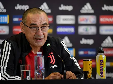 HLV Sarri tiết lộ sự thật về mẹ trong ngày quay lại nắm Juventus