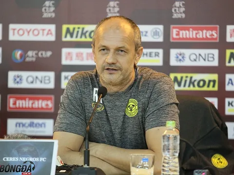 HLV trưởng Ceres Negros "than vãn" về khó khăn khi sang Việt Nam