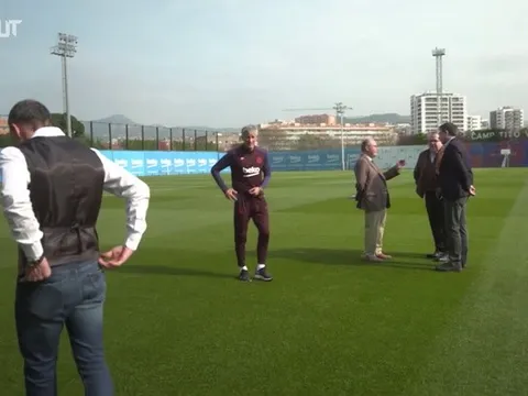 Hoãn mọi hoạt động của đội 1 Barcelona