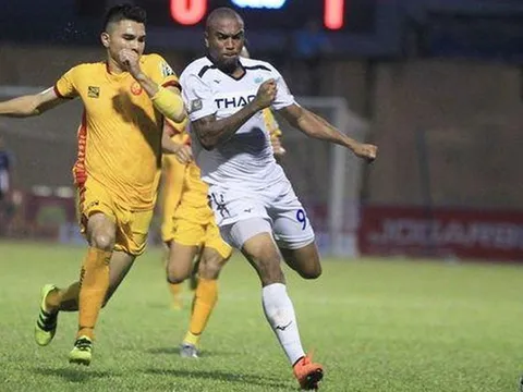 Hoàng Anh Gia Lai nên thay đổi kế hoạch chiêu mộ “ngoại binh”