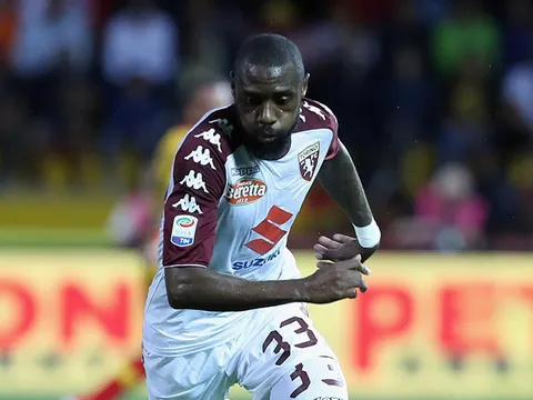 Học Neymar, thêm một cầu thủ 'bật' CLB để được ra đi