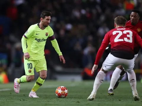 Messi dạy 1 bài học, Solskjaer tìm ra vai trò mới của Shaw tại M.U