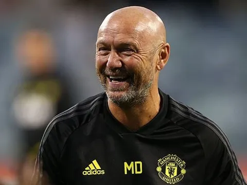 Hung tin! 'Phó tướng' Solskjaer nhập viện, Man Utd gặp phen hú vía