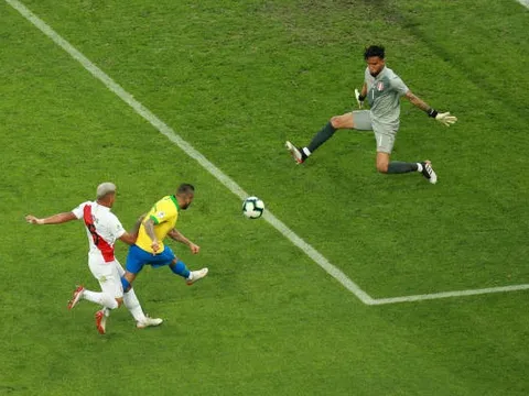 Hủy diệt Peru 5 bàn không gỡ, Selecao hiên ngang tiến vào Tứ kết