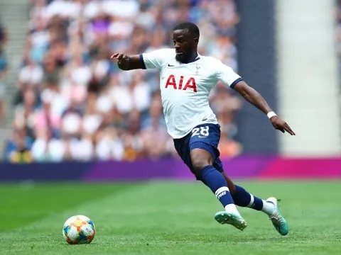 Huyền thoại kêu gọi Mourinho giữ một, mua ba