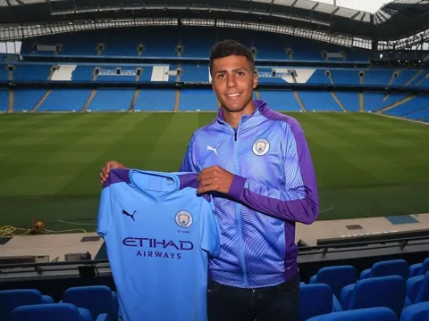 Huyền thoại Liverpool: "Man City như hổ mọc thêm cánh với anh ta"