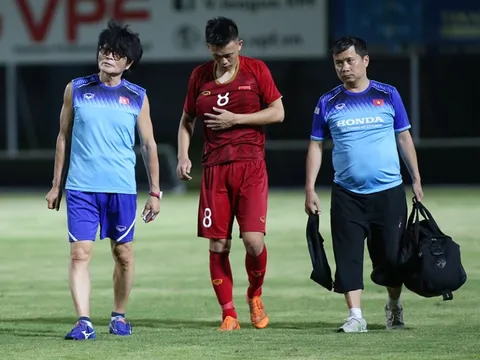 Sao HAGL báo tin vui cho thầy Park sau chấn thương mạn sườn