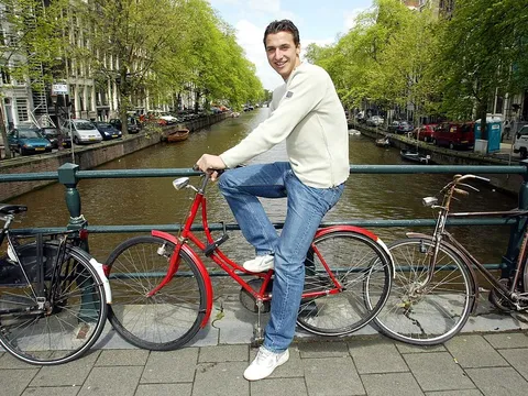 Ibrahimovic - từ đôi chân đầy sẹo đến ngôi nhà trong mơ