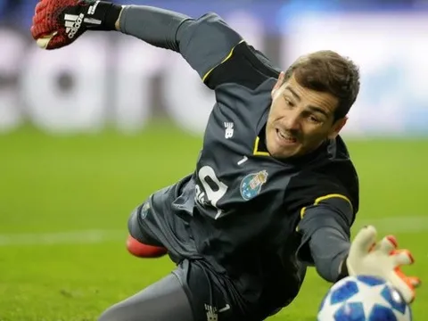 Iker Casillas chọn đội hình tiêu biểu: 2 ngôi sao Man Utd góp mặt