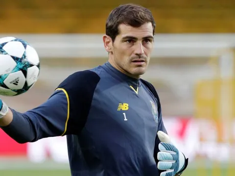 Bị cảnh sát khám nhà, Iker Casillas phá vỡ im lặng