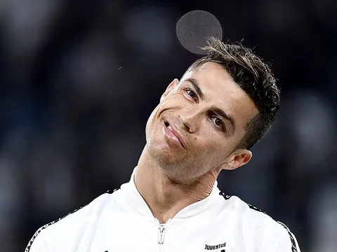 Sao Man City gây sốc, loại Ronaldo trong TOP 3 cầu thủ giỏi nhất