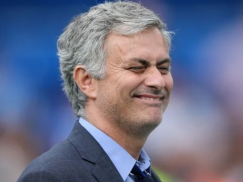 Mourinho: "Tôi sẽ phá luật và ôm 1 người"