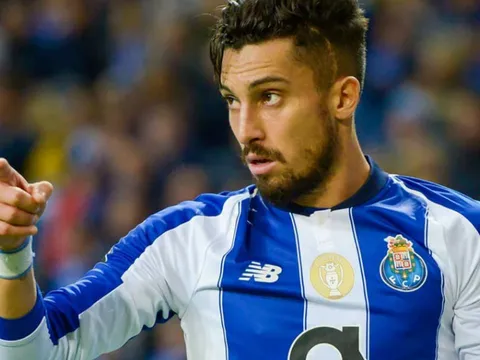 Sau Chelsea, thêm một đại gia EPL nhòm ngó "máy leo biên Porto"