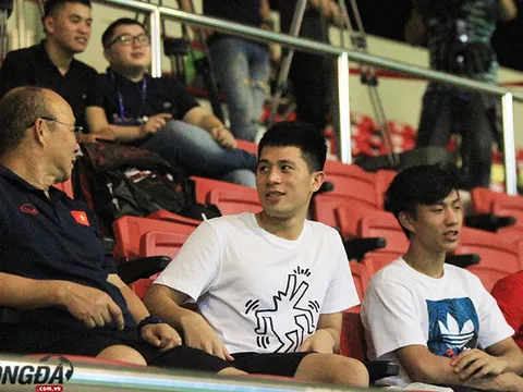 Đình Trọng, Văn Đức "thân mật" với thầy Park, "ngắm giò" đàn em U22 Việt Nam