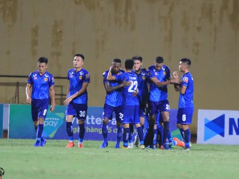 Hoàng Vũ Samson đeo băng đội trưởng, Quảng Nam có 1 điểm trước Viettel