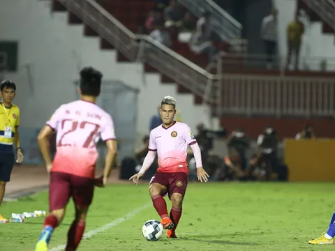 Bão số 3 "thần may mắn" giúp Sài Gòn có chiến thắng trên sân Lạch Tray