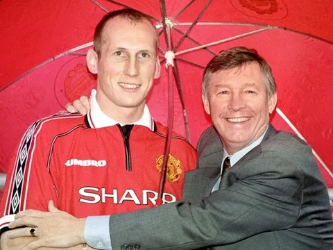 Jaap Stam, người từng khiến Sir Alex mắc sai lầm ở Man Utd là ai?