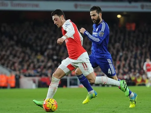 Cựu Pháo thủ thẳng thắn chỉ ra khác biệt lớn giữa Ozil và Fabregas