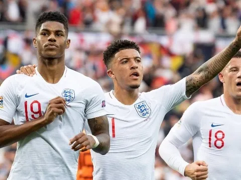 Jadon Sancho có gì hơn các tiền đạo Man Utd?