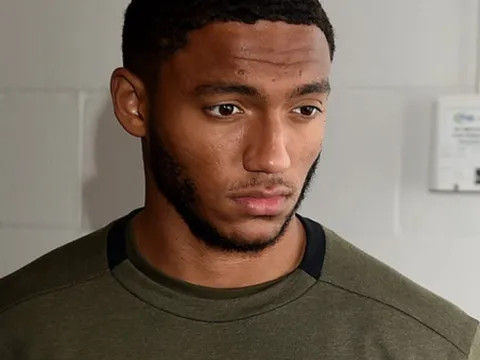 Jamie Carragher chọn ra trung vệ số 2 Premier League