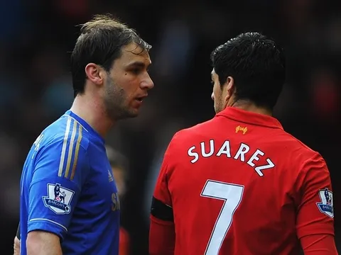 'Suarez phủ nhận chuyện đó. Cậu ta mong máy quay không bắt được'