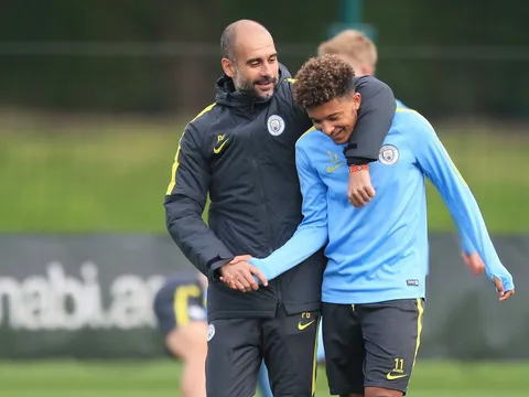 Jandon Sancho cập bến M.U, Man City hưởng lợi