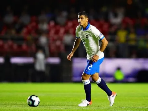 Terry và 'báu vật' Chelsea hành động bất ngờ, vụ Silva ngã ngũ?